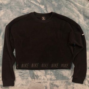 Nike Dri-Fit Cropped Sweatshirt. (Used)